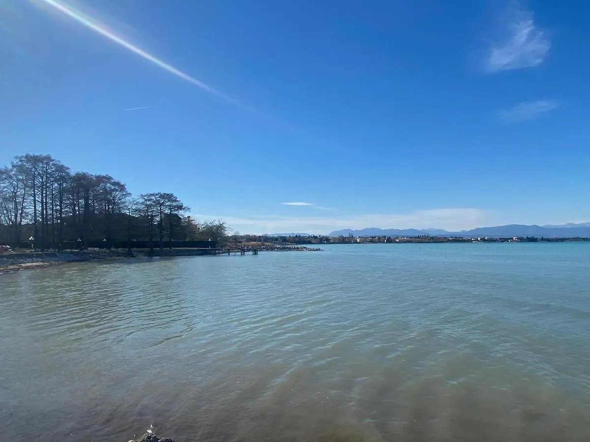 The Sunny Lake - Apartment With Pool Desenzano del Garda 0*,  Italien