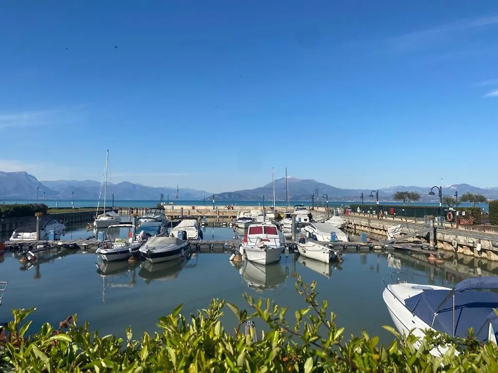 The Sunny Lake - Apartment With Pool Desenzano del Garda